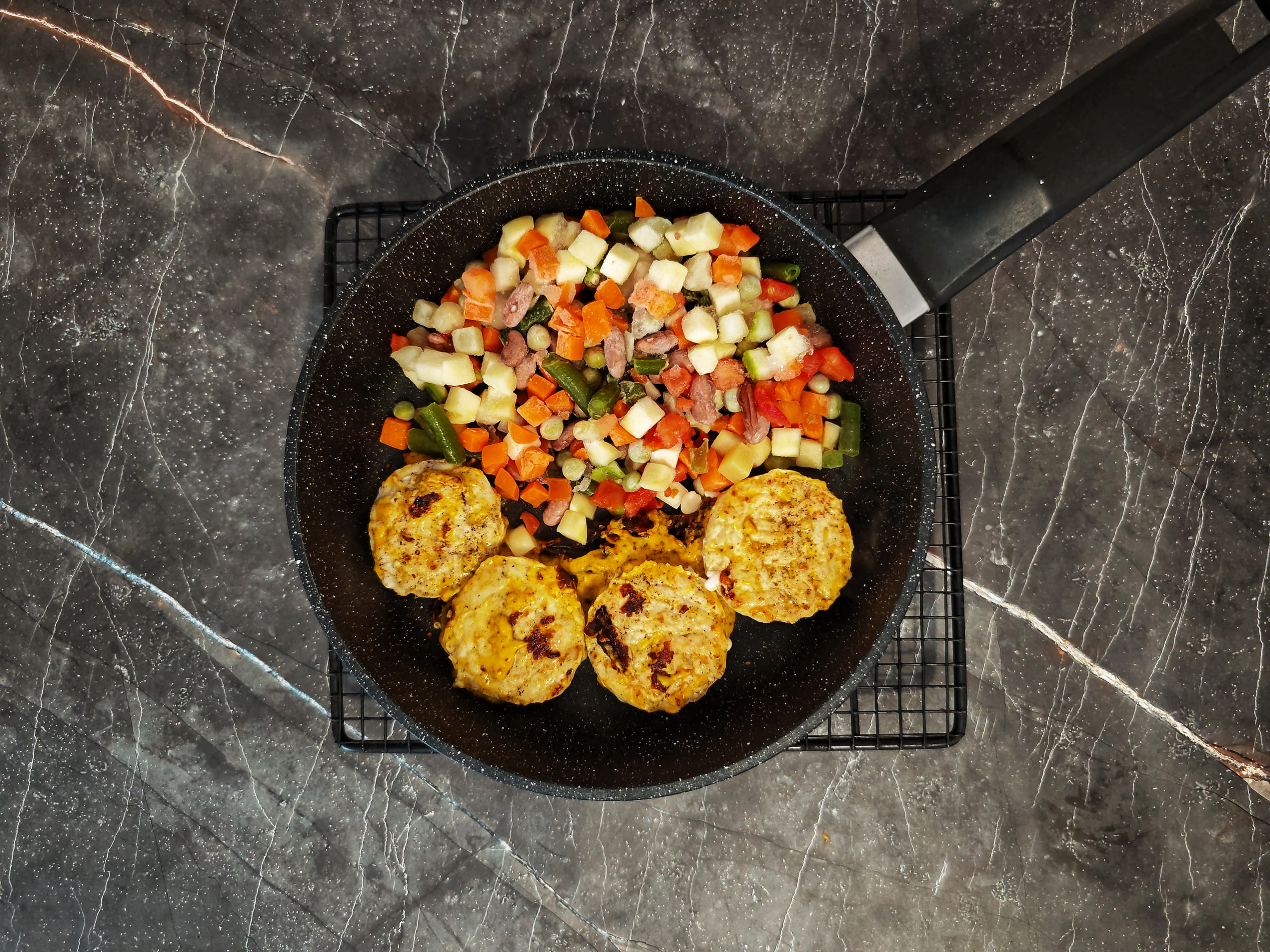 Шаг 5: Добавьте овощную смесь